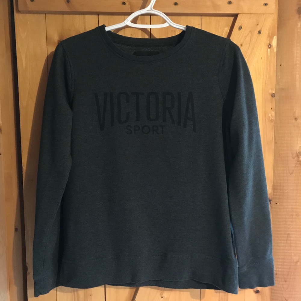 VS SPORT SWEATSHIRT NWOT