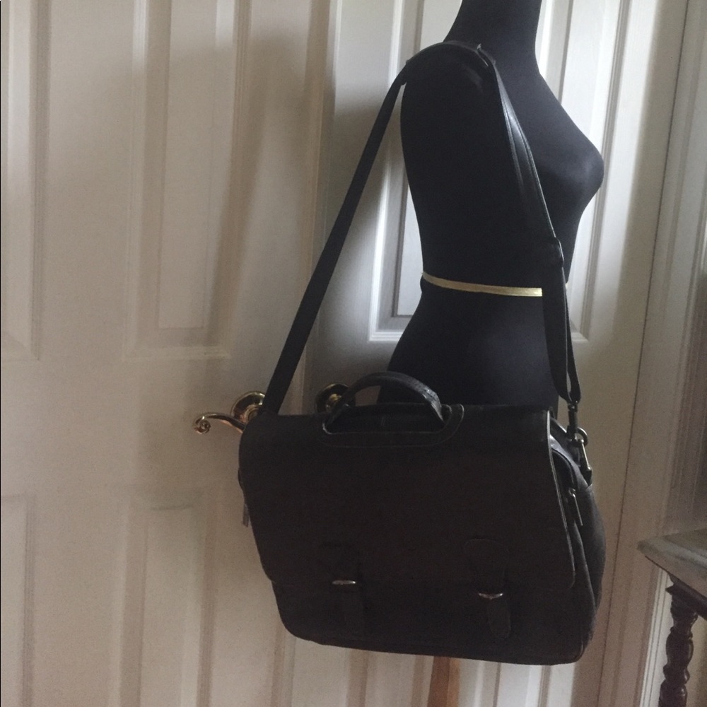 UNLISTED VINTAGE BRIEFCASE