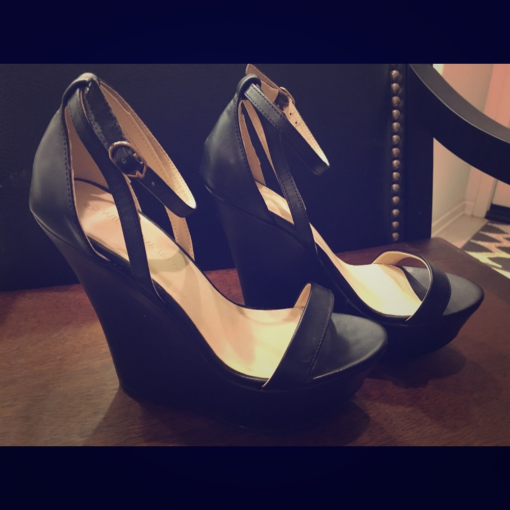 Black Sz 5.5 wedges