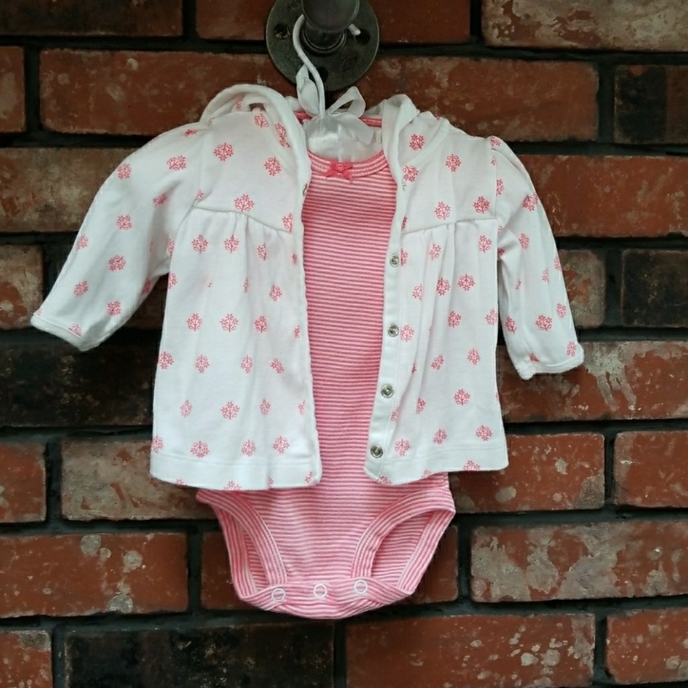 2 piece carters set for baby girl. 3 months