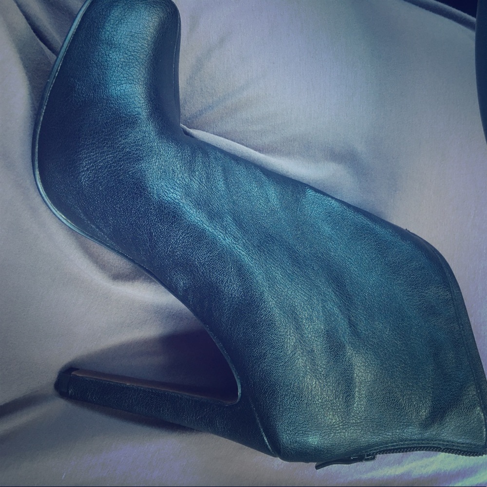 BCBG black heeled lined booties