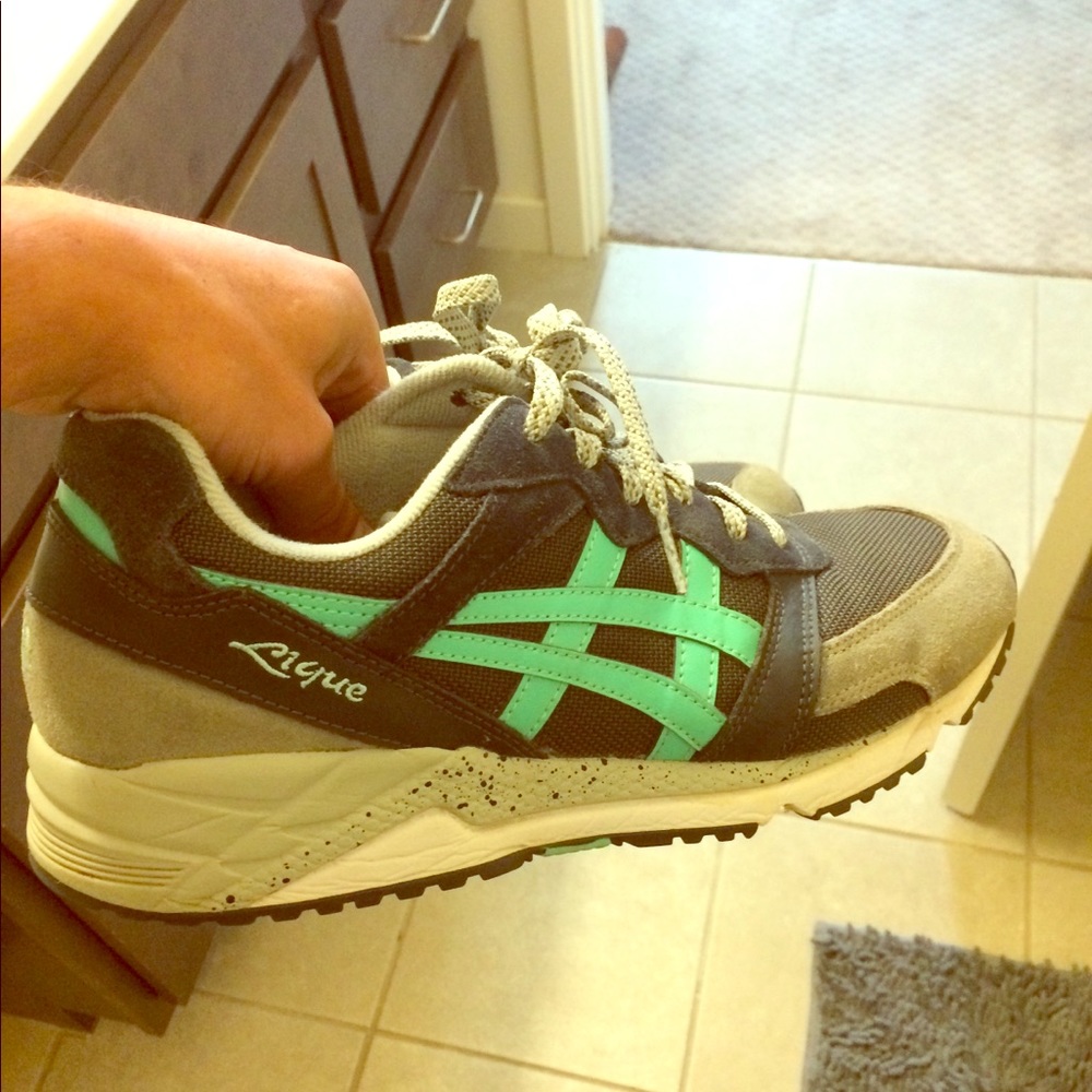ASICS size 9 men’s shoe
