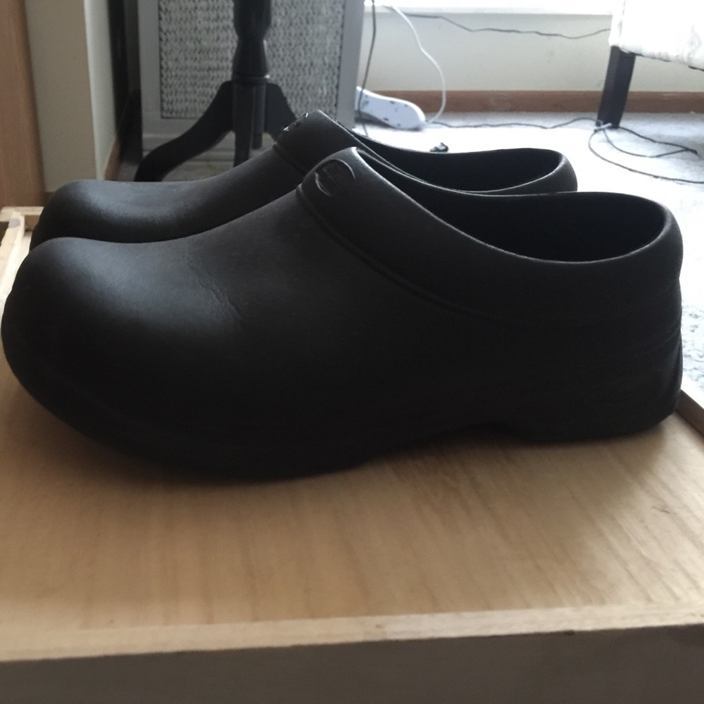 Shoes - Picture 4 of 4