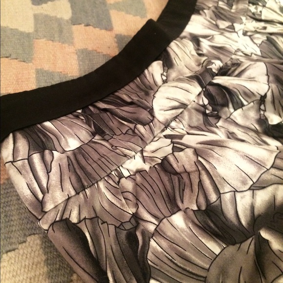 BCBGMaxAzria White / Grey Seashell Print Skirt - Picture 5 of 8