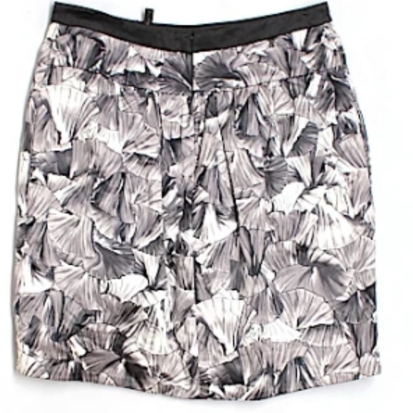 BCBGMaxAzria White / Grey Seashell Print Skirt - Picture 8 of 8