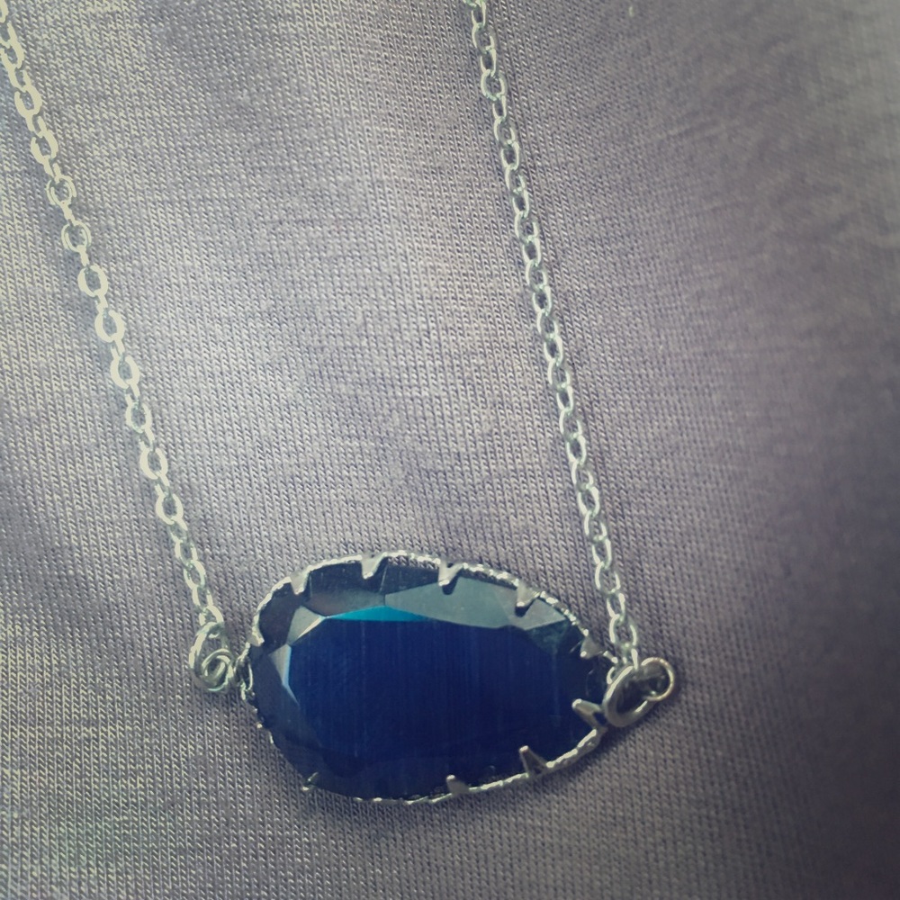 sapphire colored stone silver chain never worn
