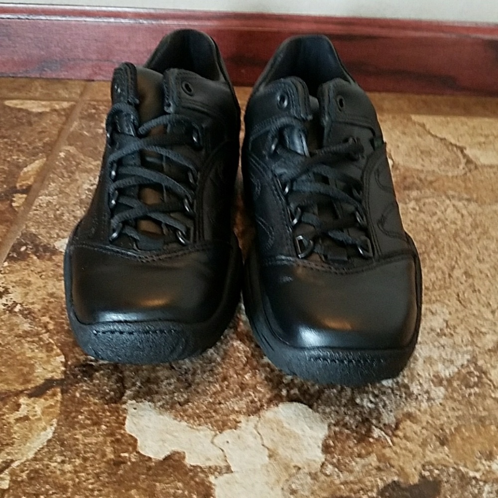 NWB Women's Reebok Shoes