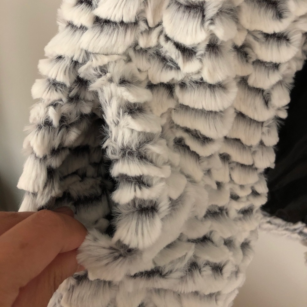 Light Fuzzy Jacket - Picture 4 of 6