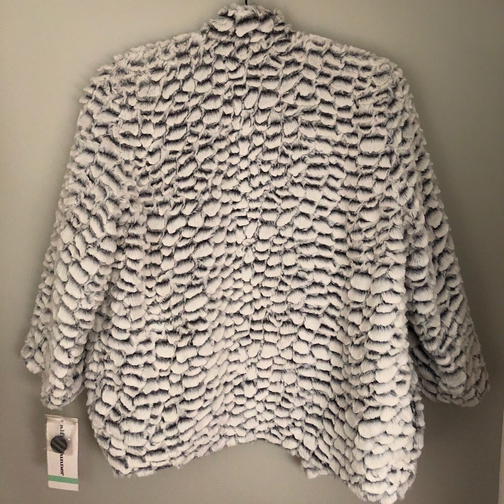 Light Fuzzy Jacket - Picture 5 of 6