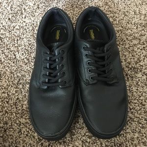 Non slip tredsafe shoes