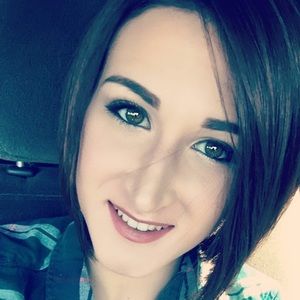 Meet your Posher, Dominique