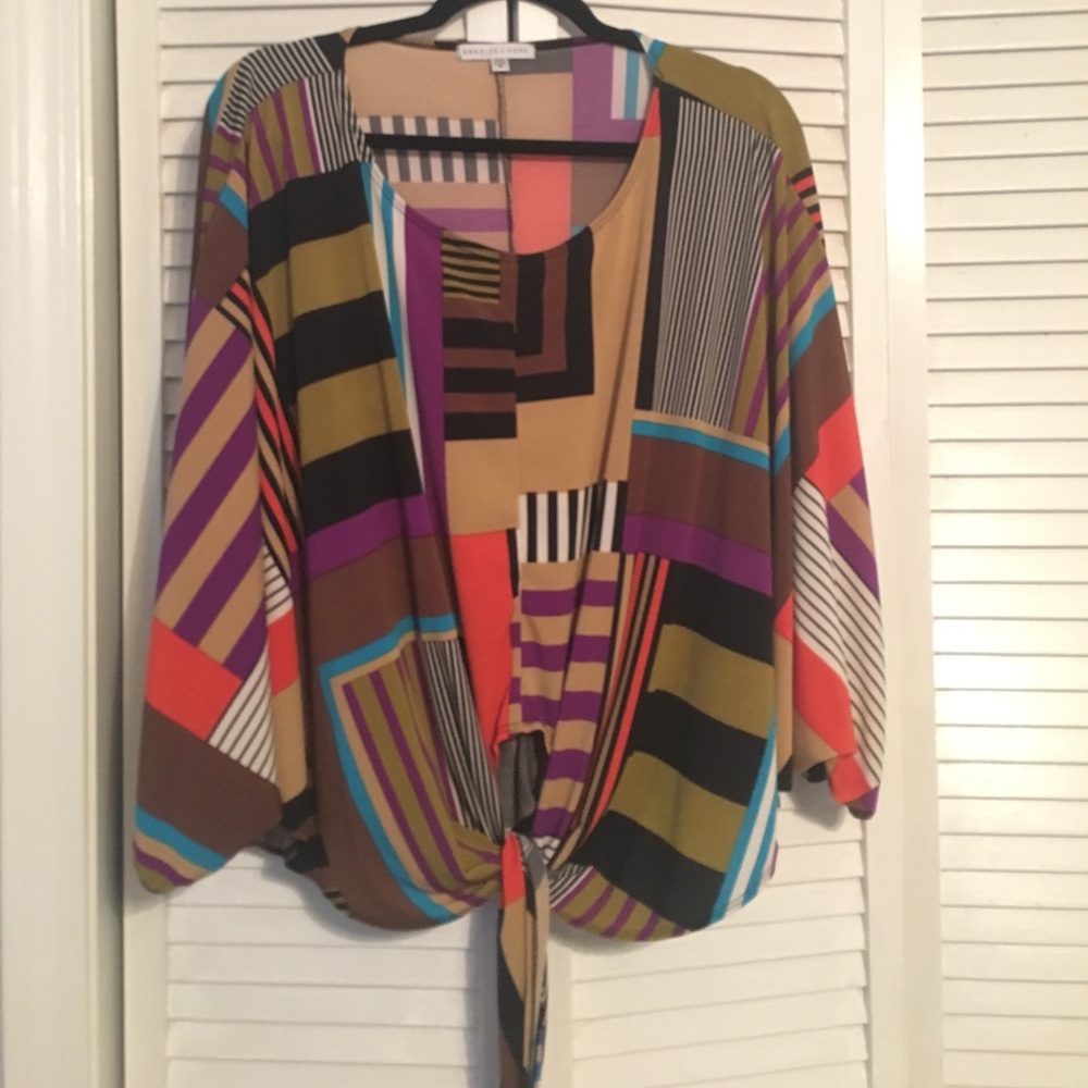 Geometric patterned, tie front blouse - size M