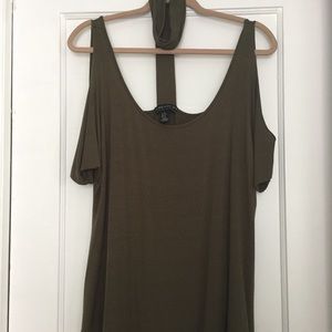 Choker tee shirt with cold shoulders