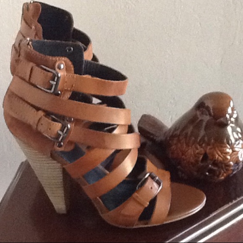 ✨Trouve' Leather/Suede Strappy Stacked Heel✨NWB✨