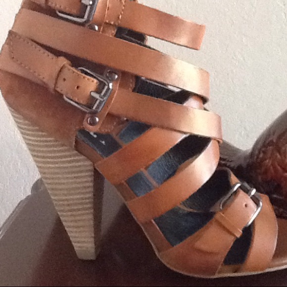 ✨Trouve' Leather/Suede Strappy Stacked Heel✨NWB✨ - Picture 2 of 7