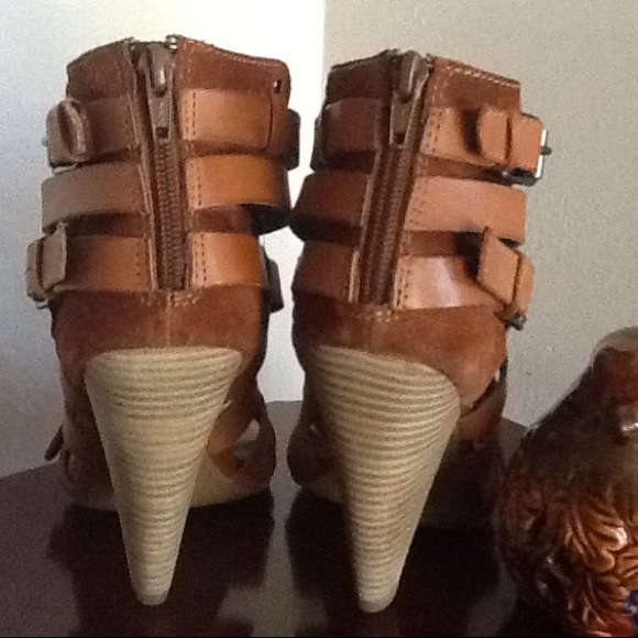 ✨Trouve' Leather/Suede Strappy Stacked Heel✨NWB✨ - Picture 4 of 7