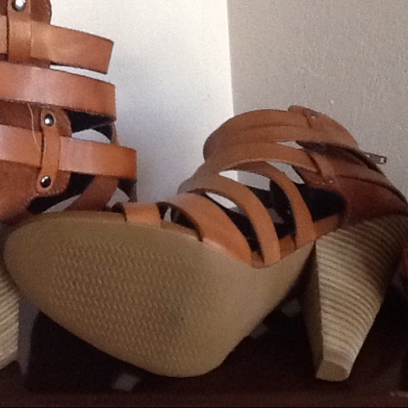 ✨Trouve' Leather/Suede Strappy Stacked Heel✨NWB✨ - Picture 5 of 7