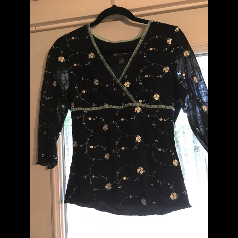Floral top/medium but fits more like a small