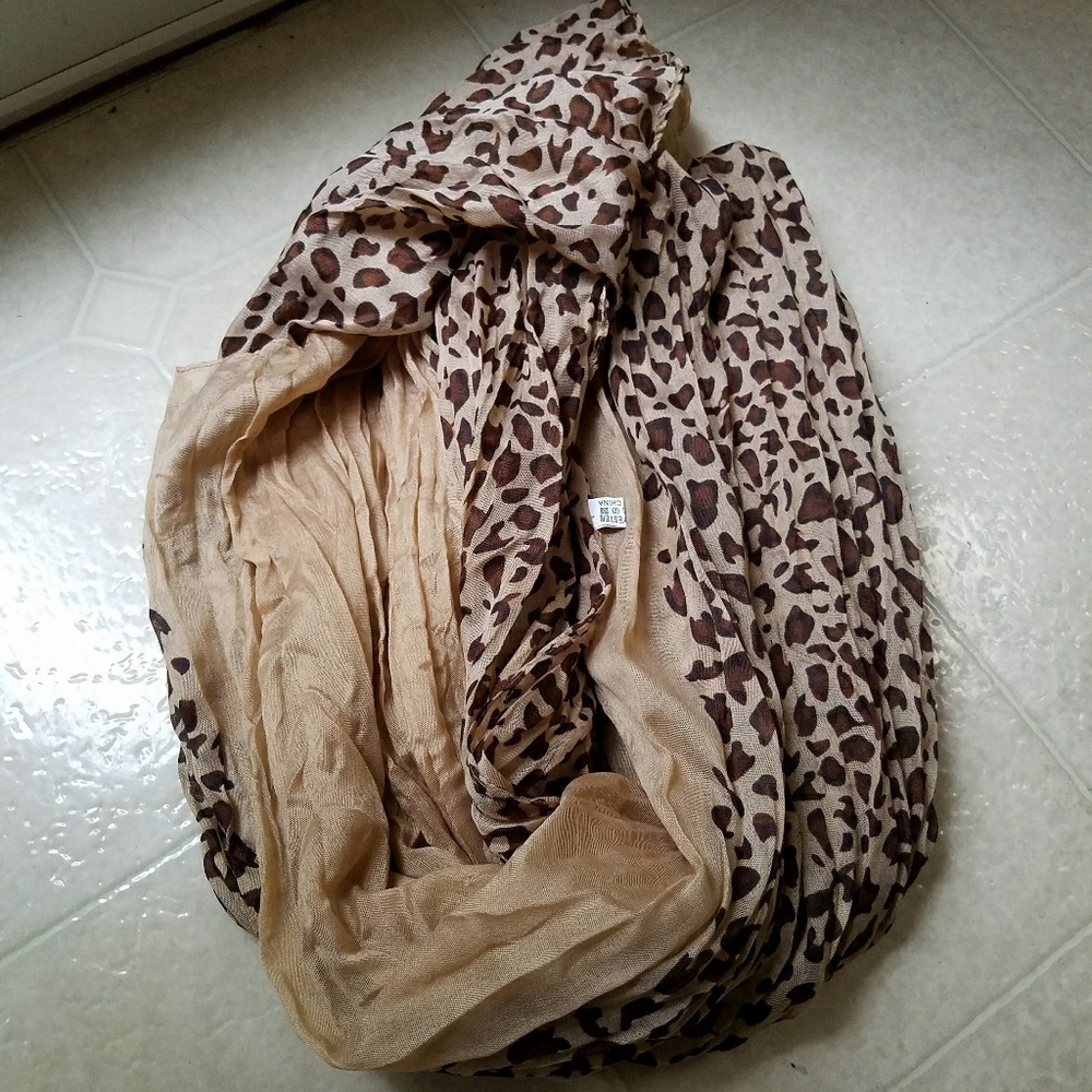 Leopard print and beige scarf