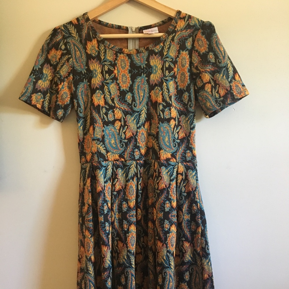 LuLaRoe Amelia Paisley S/M Jaquard