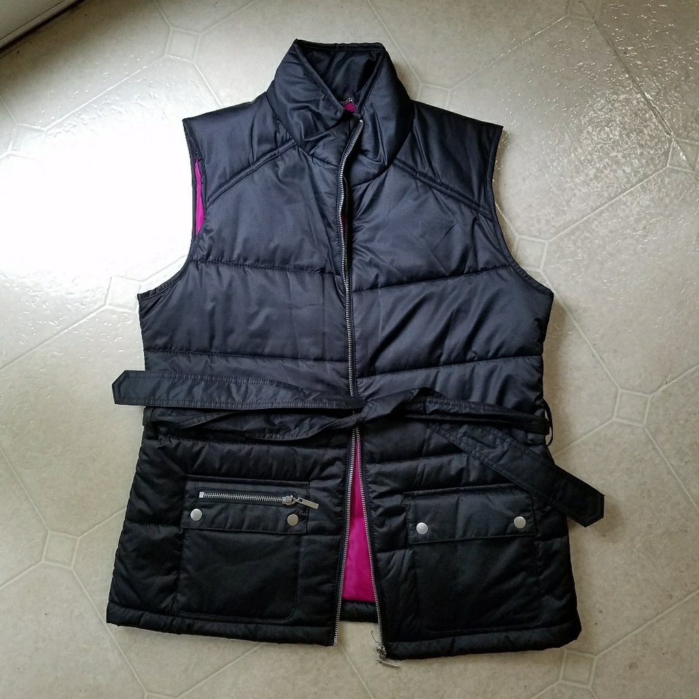 Puffer vest with belt