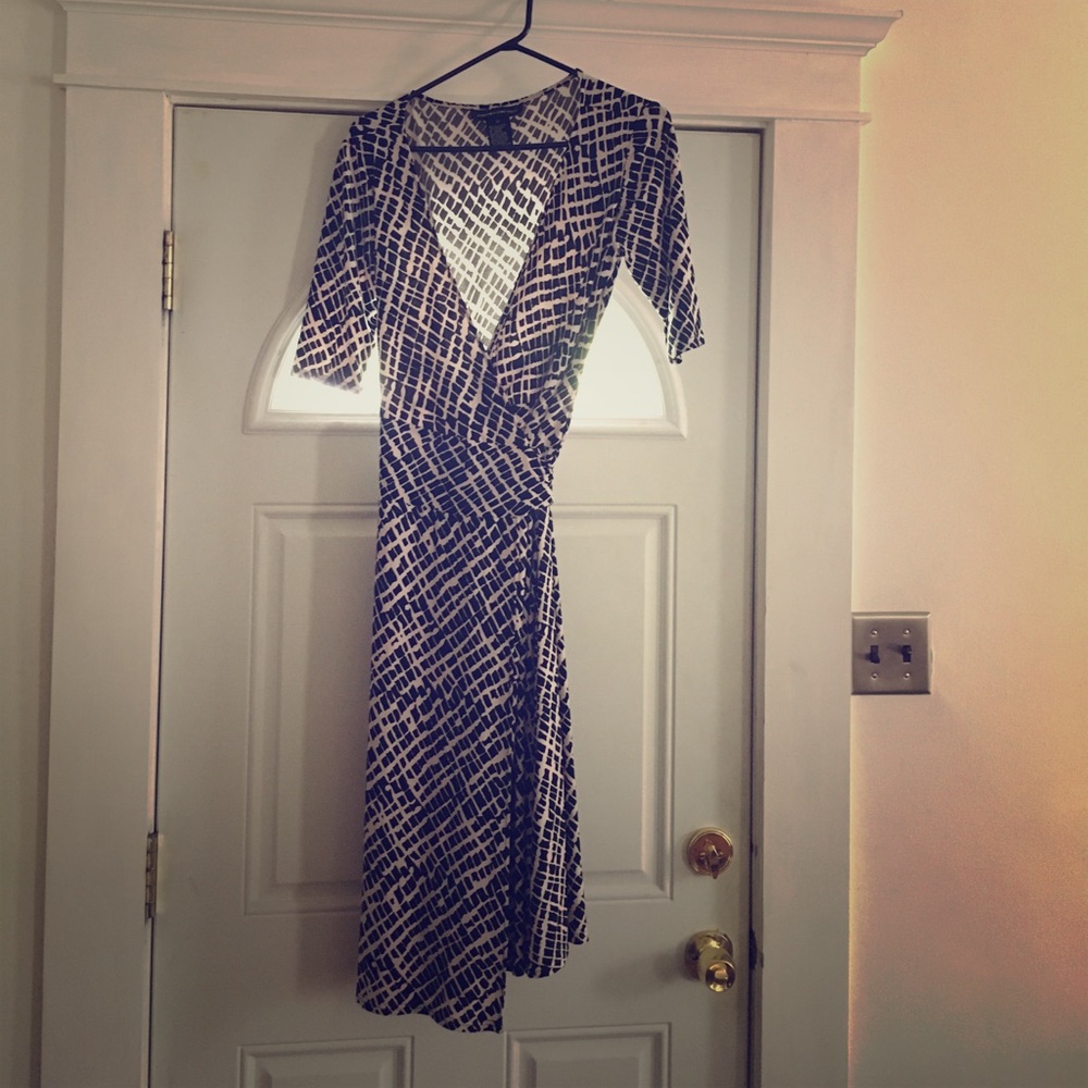 White and black wrap-dress