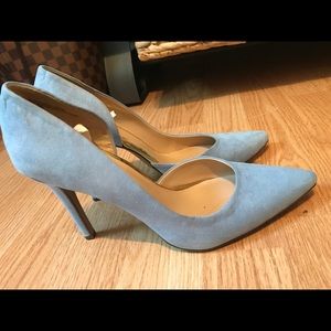 Light blue suede pointy toe shoes