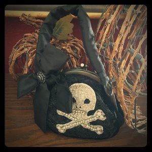 ☠️ Beaded Velvet Skull Purse Perfect for Halloween