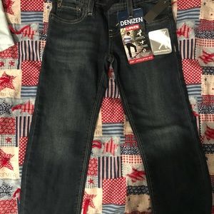 Levi’s boys size 5T they stretch+so soft
