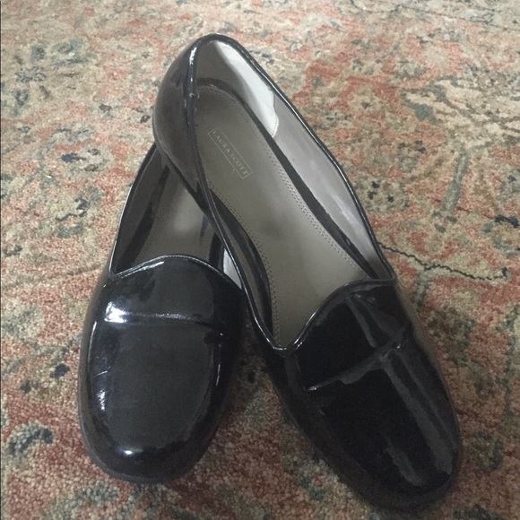 LAURA SCOTT PATEN LEATHER FLATS - Picture 1 of 6