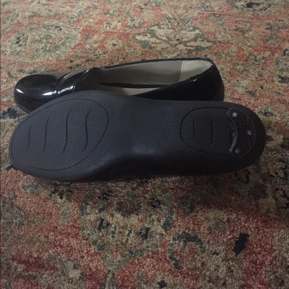 LAURA SCOTT PATEN LEATHER FLATS - Picture 4 of 6