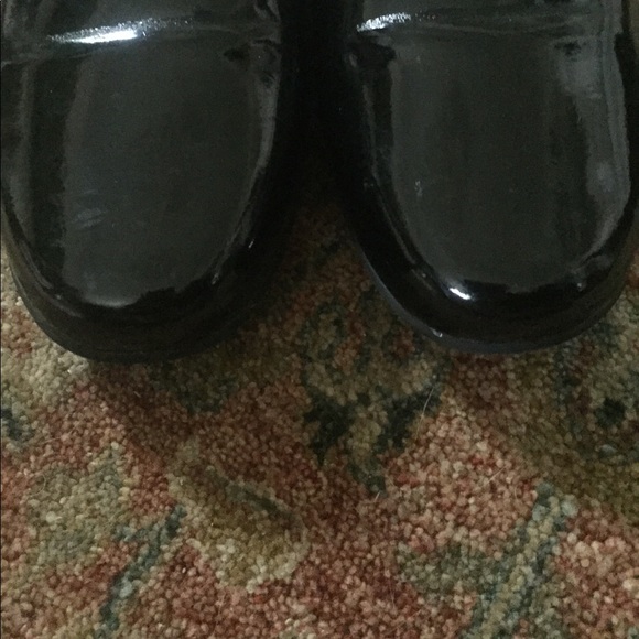 LAURA SCOTT PATEN LEATHER FLATS - Picture 2 of 6