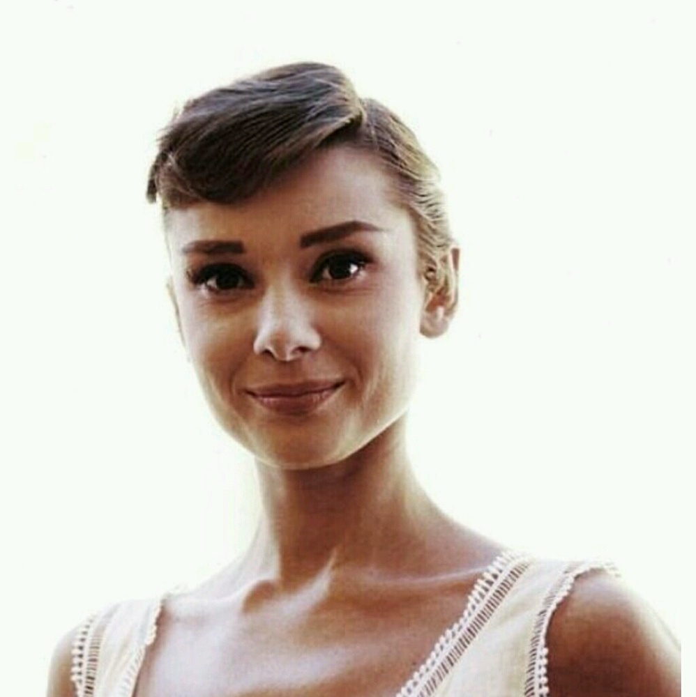 Meet your Posher, Alexa Eve