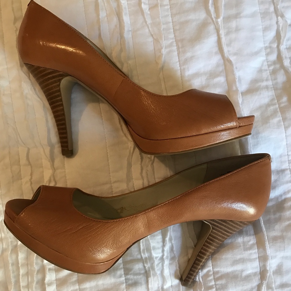 Nine West peep toe pump Size 9