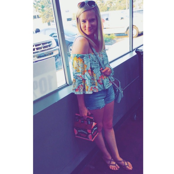 Meet your Posher, Julie - Picture 2 of 5