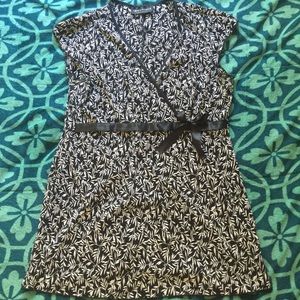 3 for 10 bundle 🍭 Black and white bow v neck