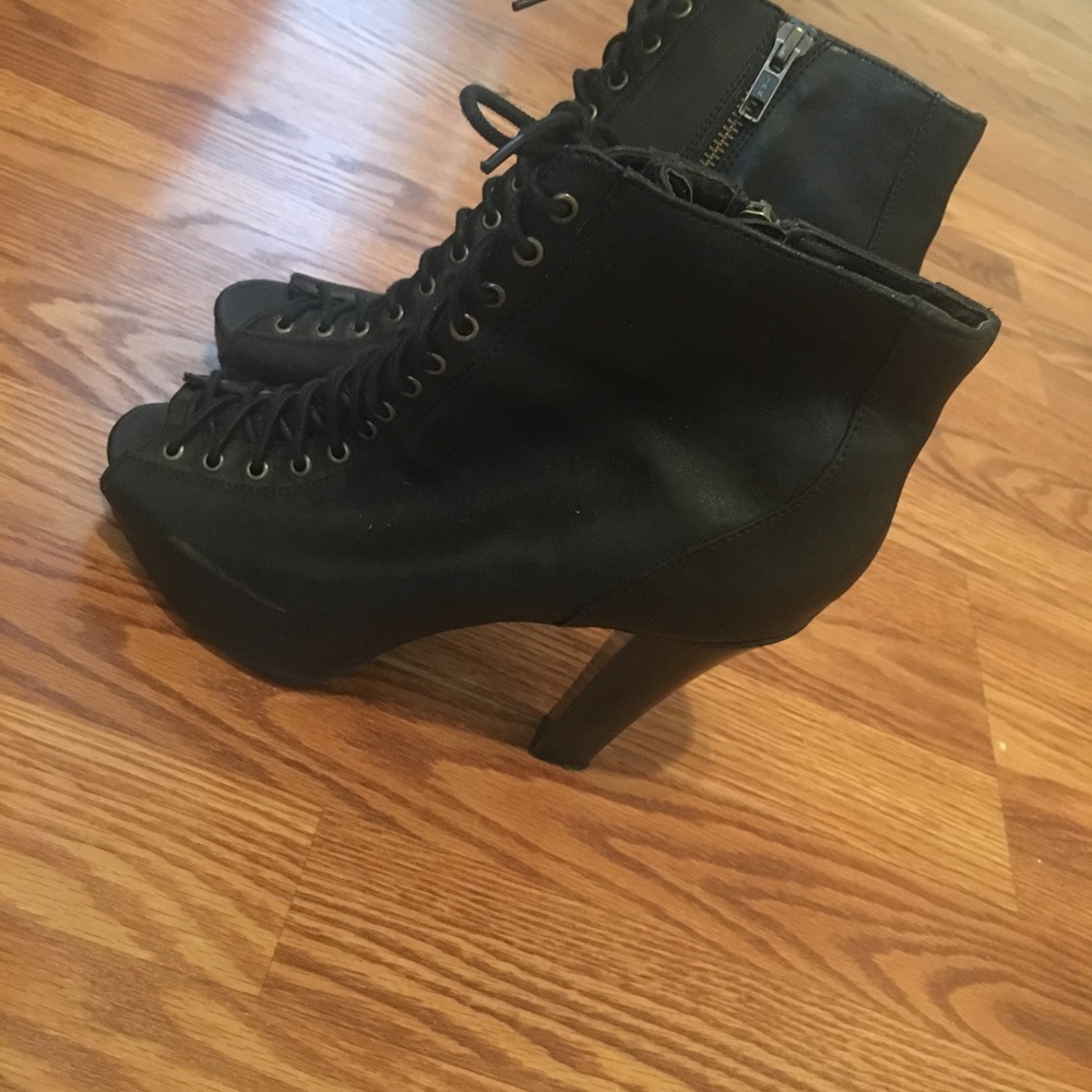 Candies booties