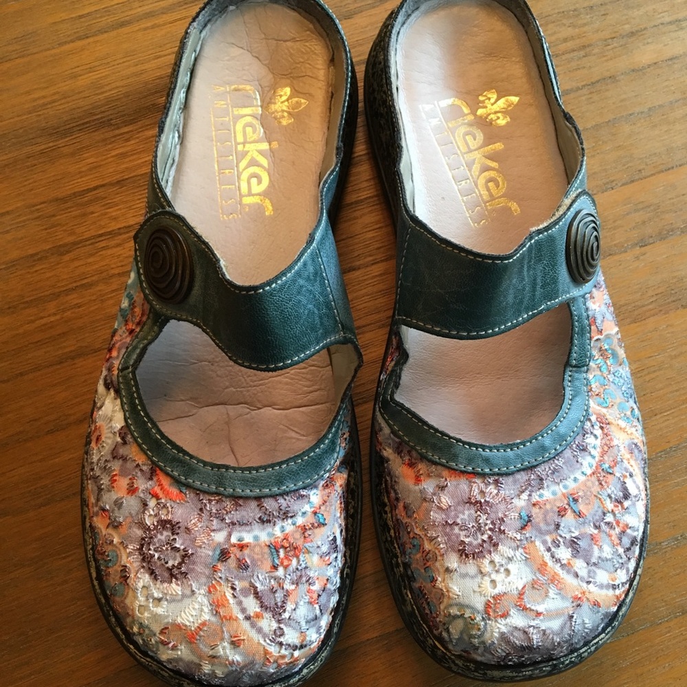 Ríeker size 7 mules