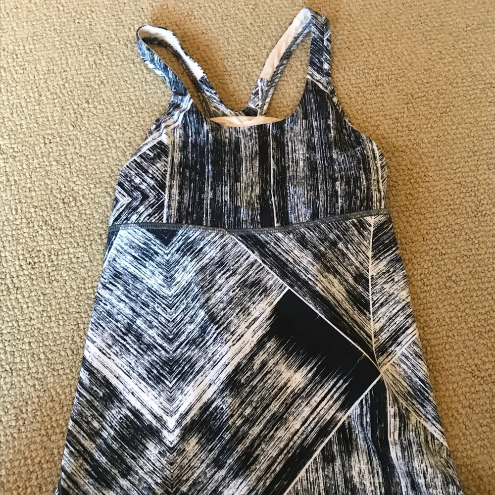 NEED 2 GET RID OF Lululemon workout top