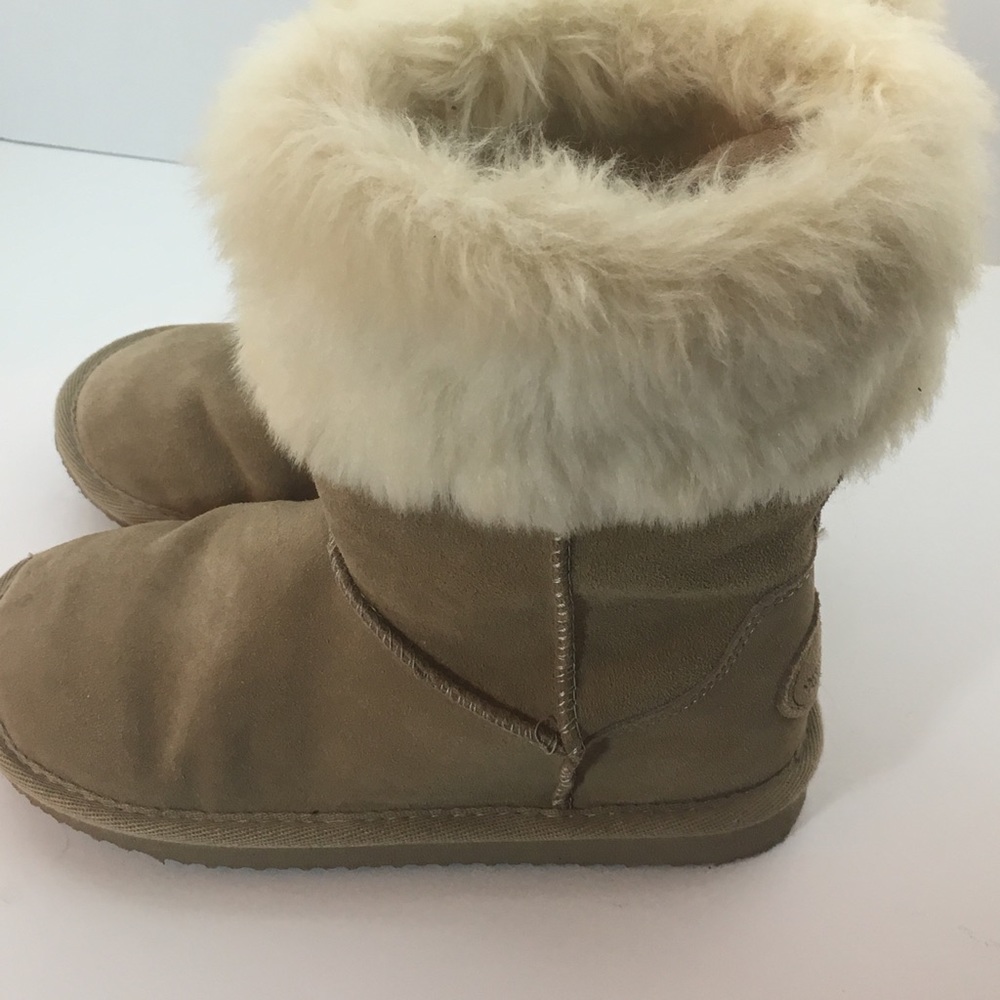 Fuzzy boots! - Picture 1 of 5