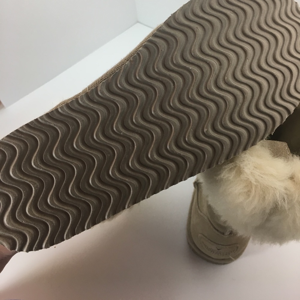 Fuzzy boots! - Picture 4 of 5