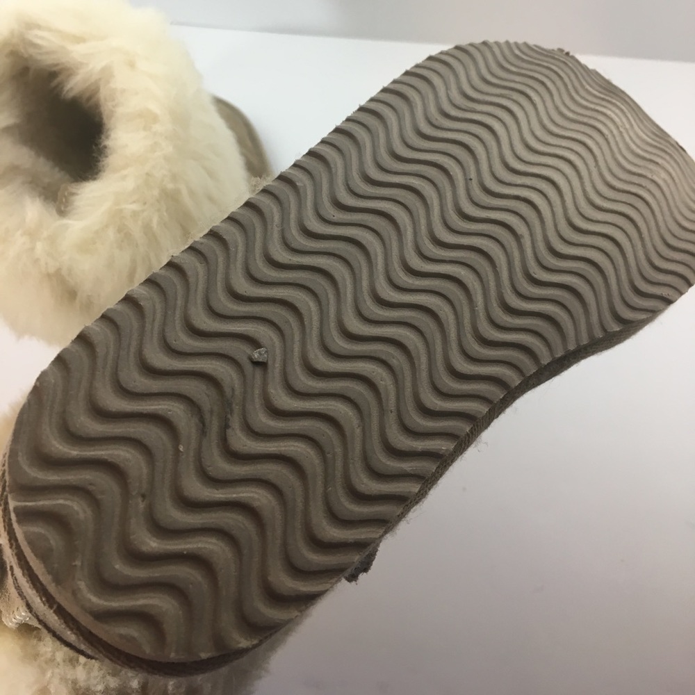 Fuzzy boots! - Picture 5 of 5