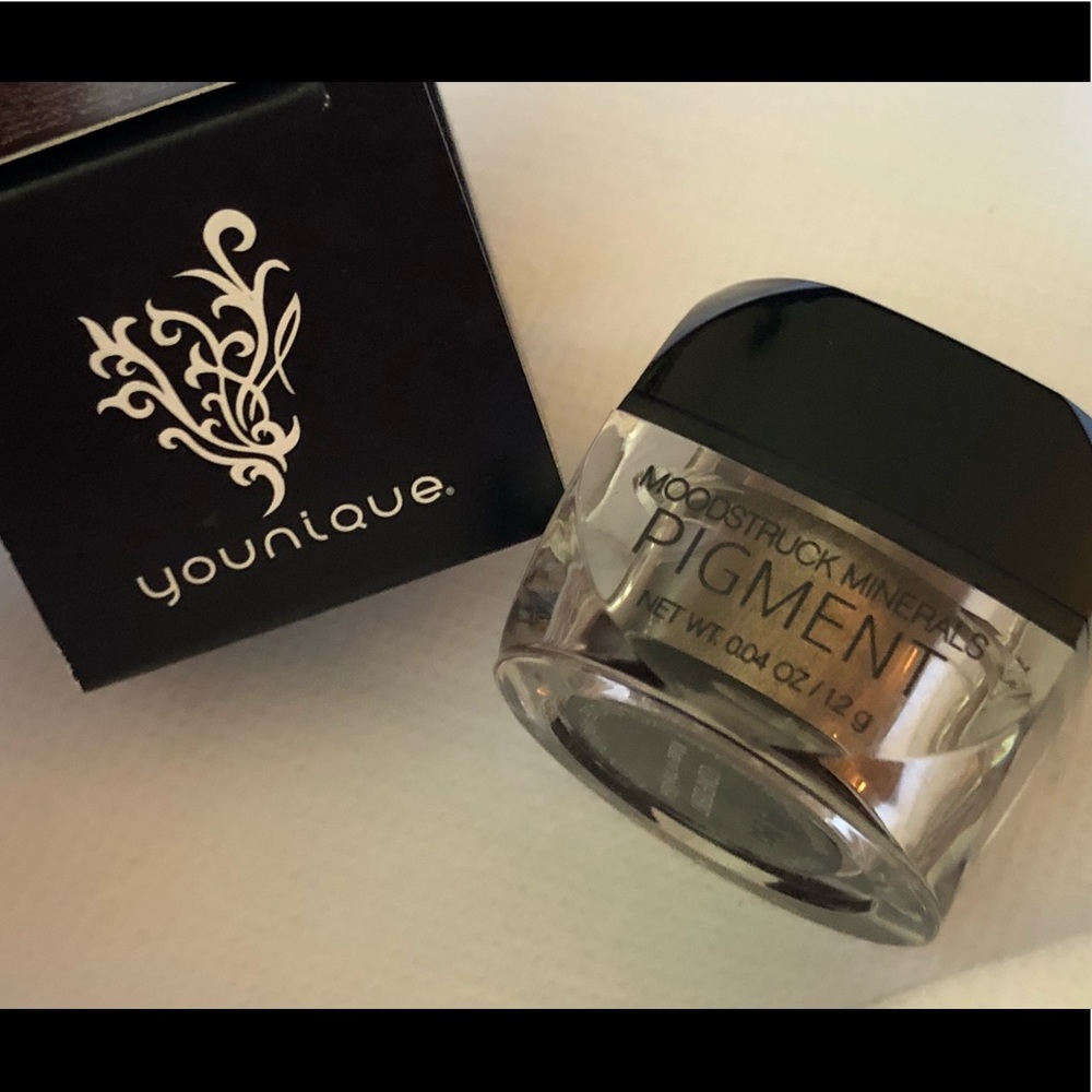 Younique - SHIMMER Pigment Powder - CONFIDENT