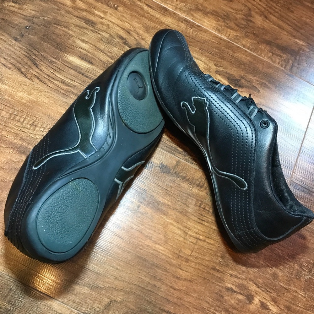 Black woman Puma sneakers size 9-10