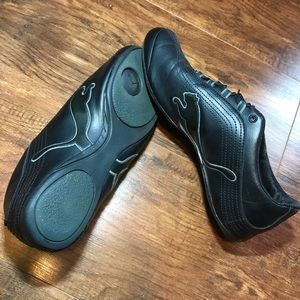 Black woman Puma sneakers size 9-10