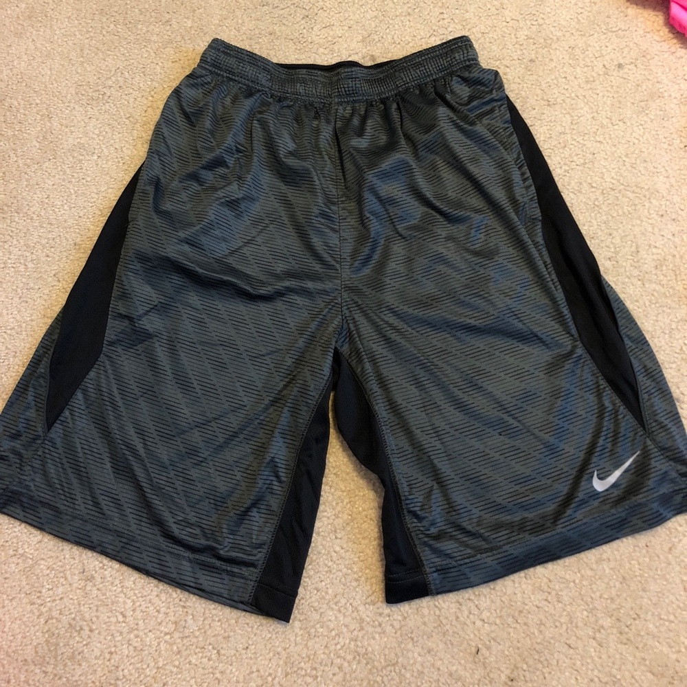 NIKE dri-fit basketball shorts, size small.