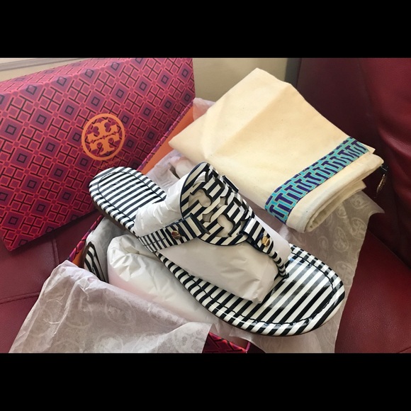 ❤️🎉Host Pick🎉Tory Burch Navy/white Miller - Picture 2 of 8