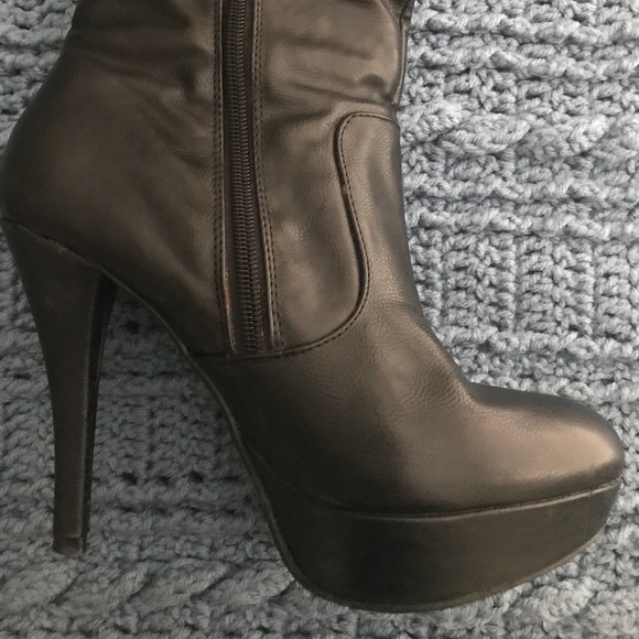 Black platform boots - Picture 2 of 8