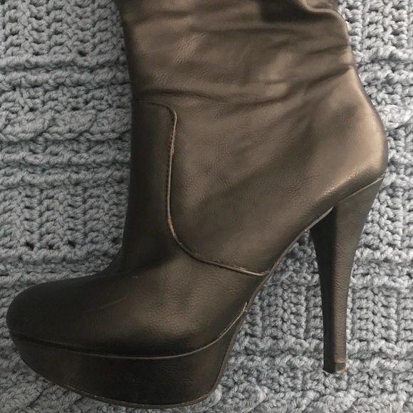 Black platform boots - Picture 4 of 8