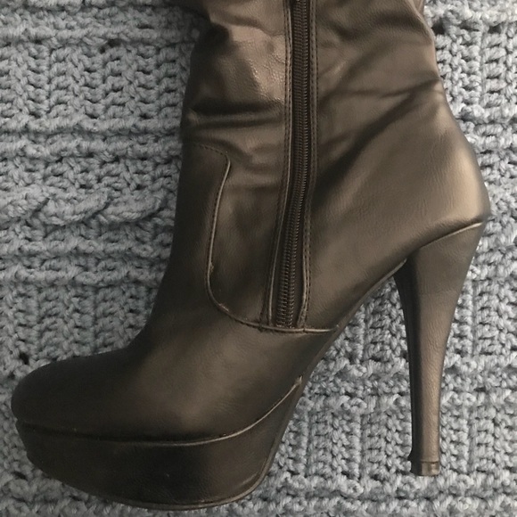 Black platform boots - Picture 5 of 8